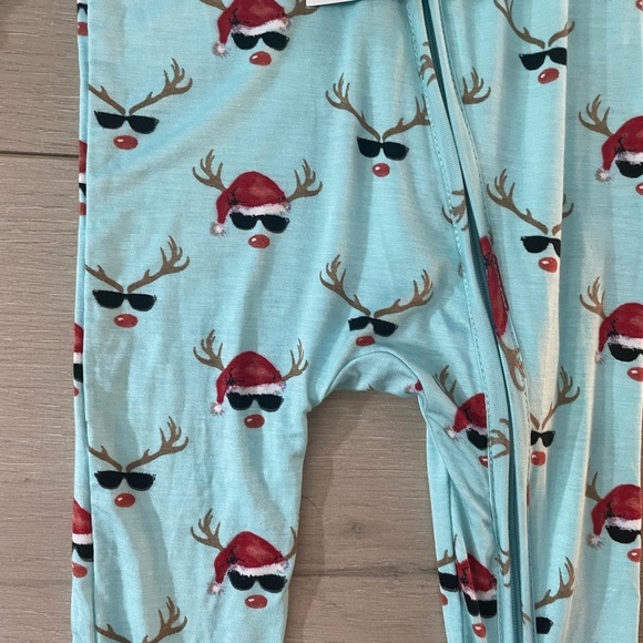 NWT Posh Peanut Festive Reindeer Footie - Light Blue and Red 6-9M - Picture 2 of 5